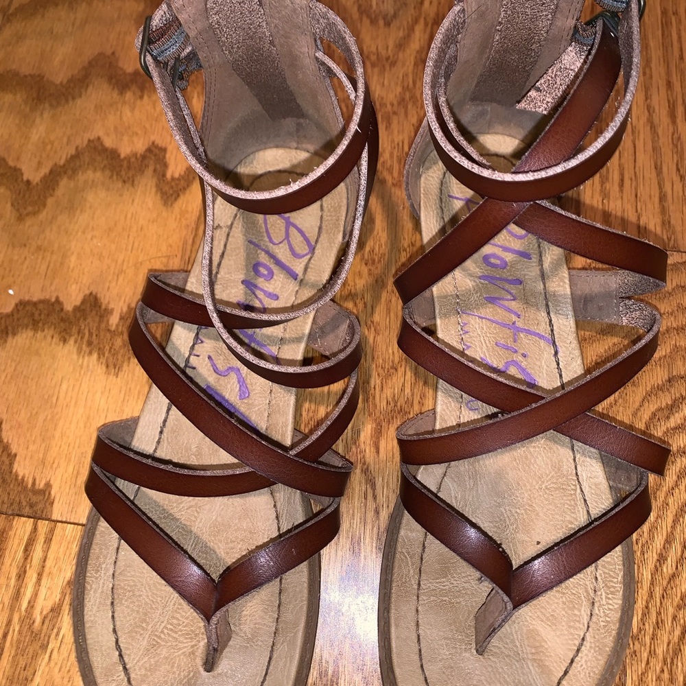 Brown blowfish sandals